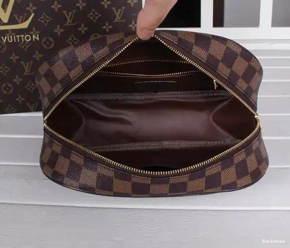 Rep ladies VUITTON LOUIS BAG TOILETRY 0605